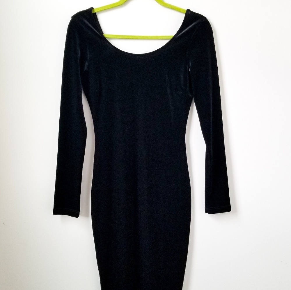 Sold| Windsor Black velvet body con mid dress